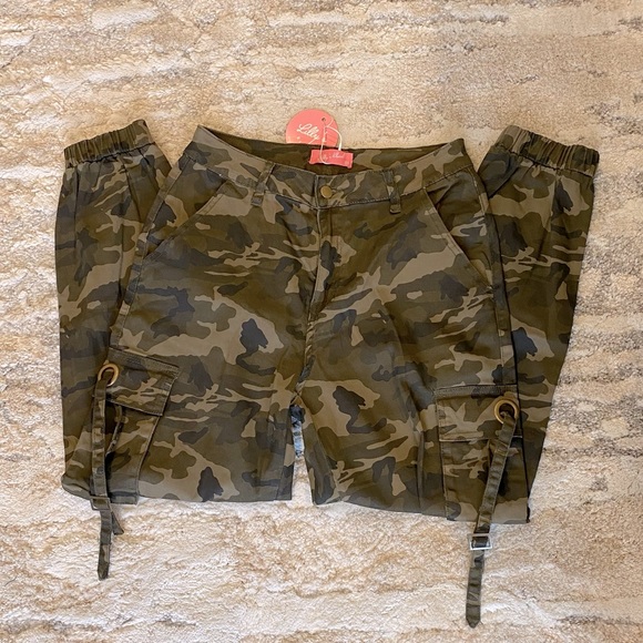 NWT Lilly’s Kloset Camouflage Cargo Jogger Pants - Picture 1 of 5